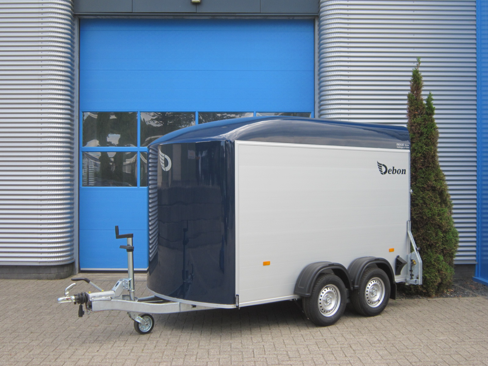 Debon Roadster 500 blauw demo Gesloten aanhangwagen