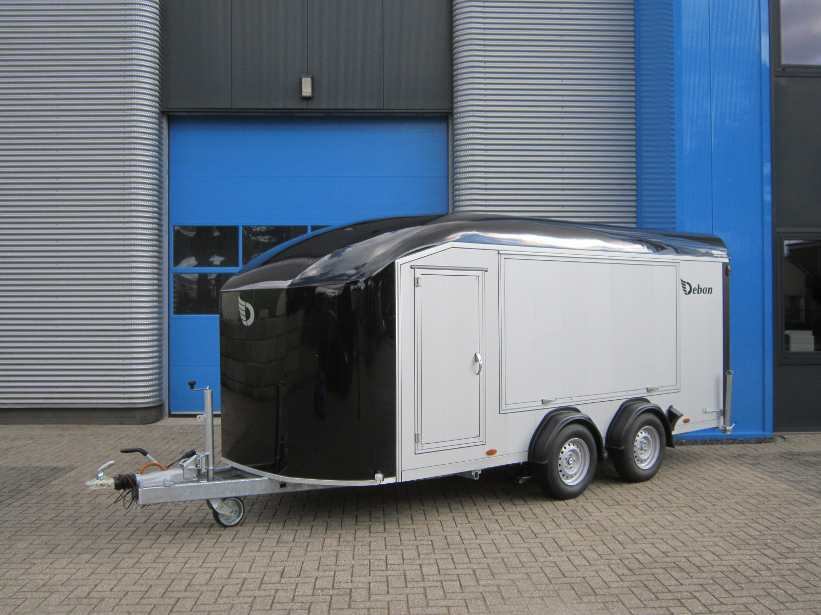 Debon – Roadster 900 met Zijklep(pen) Gesloten aanhangwagen Debon – Roadster 900 met Zijklep(pen) Gesloten aanhangwagen