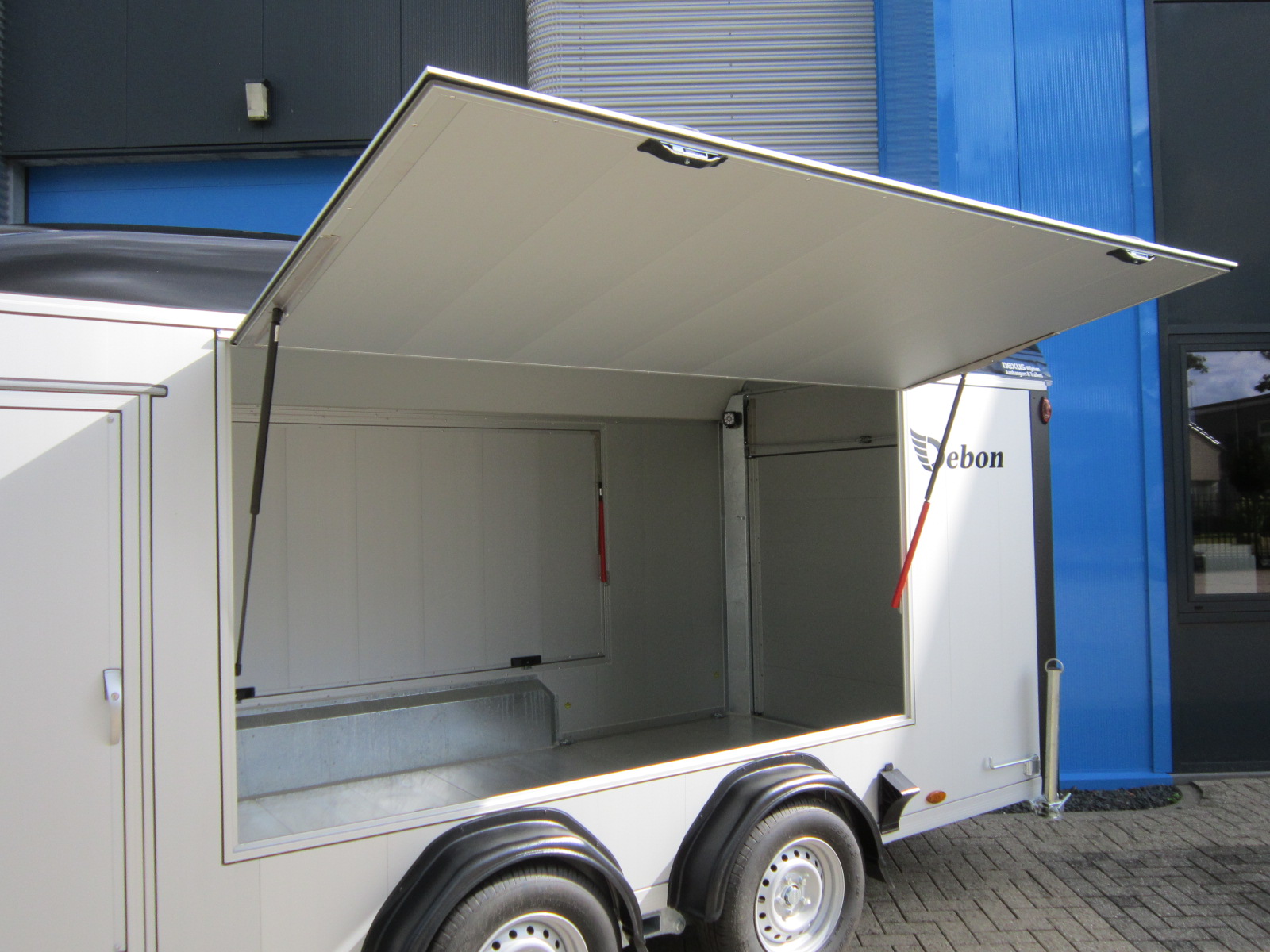 Debon – Roadster 900 met Zijklep(pen) Gesloten aanhangwagen Debon – Roadster 900 met Zijklep(pen) Gesloten aanhangwagen