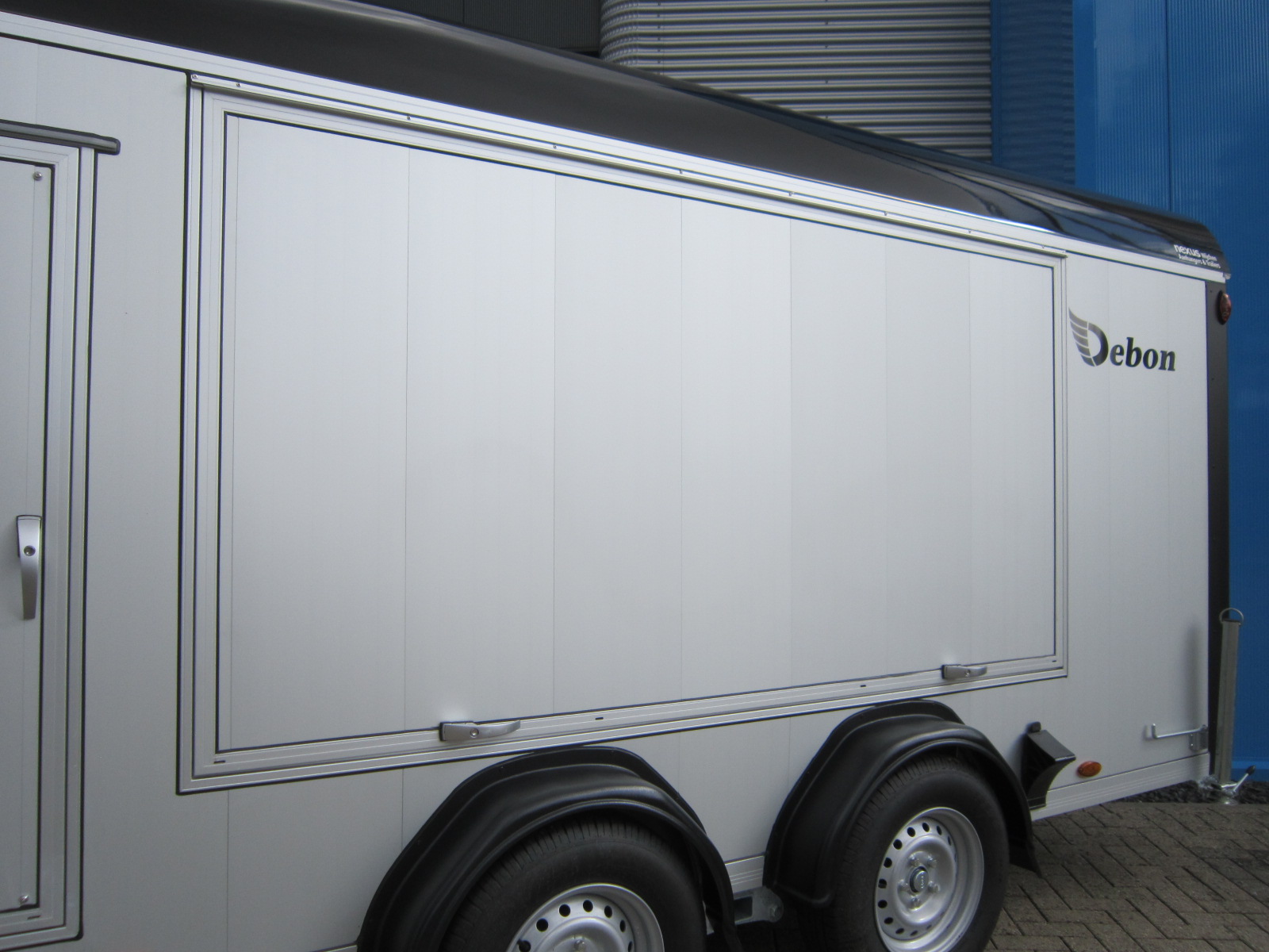 Debon – Roadster 900 met Zijklep(pen) Gesloten aanhangwagen Debon – Roadster 900 met Zijklep(pen) Gesloten aanhangwagen